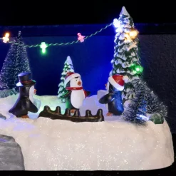 KAEMINGK Villaggio Di Natale Luminoso-Scena della vita illuminata Aera giochi dei pinguini a pile