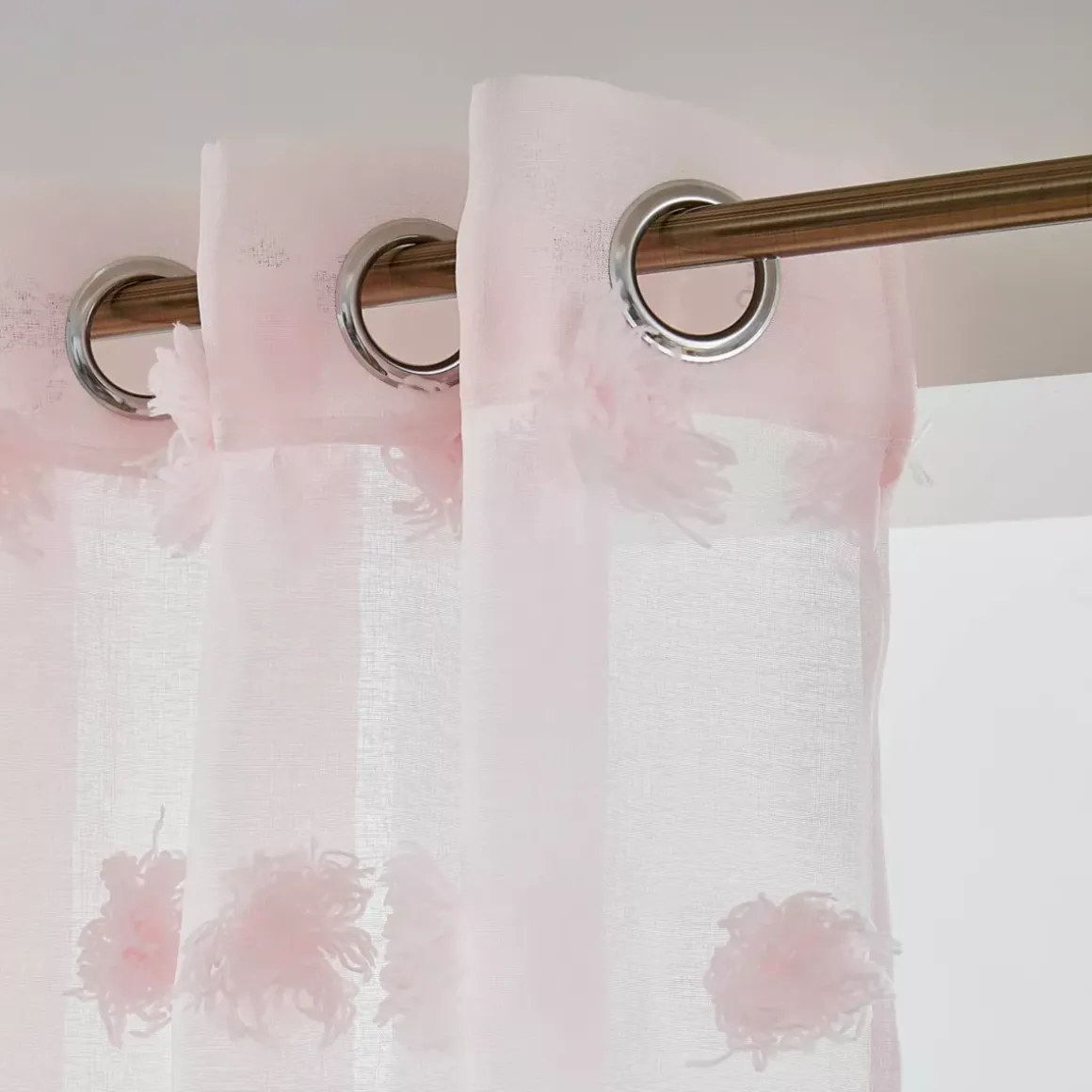 Tenda trasparente con occhielli e pon pon (280 x 240 cm) Suzie Rose